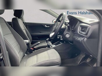 Used Kia Stonic 2018 for sale - 78337810: Photo