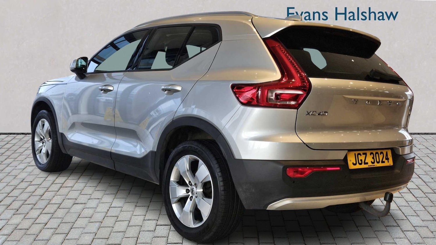 Used Volvo XC40 for sale - 77859986: Photo 2