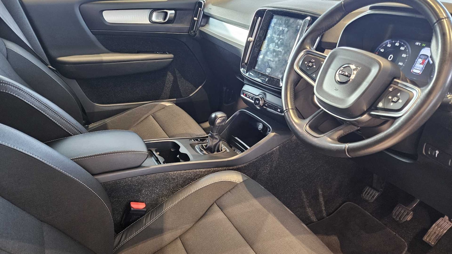 Used Volvo XC40 for sale - 77859986: Photo 3