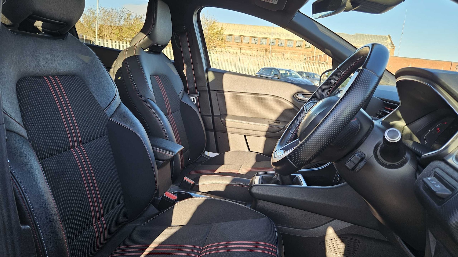 Used Renault Captur for sale - 77861944: Photo 3