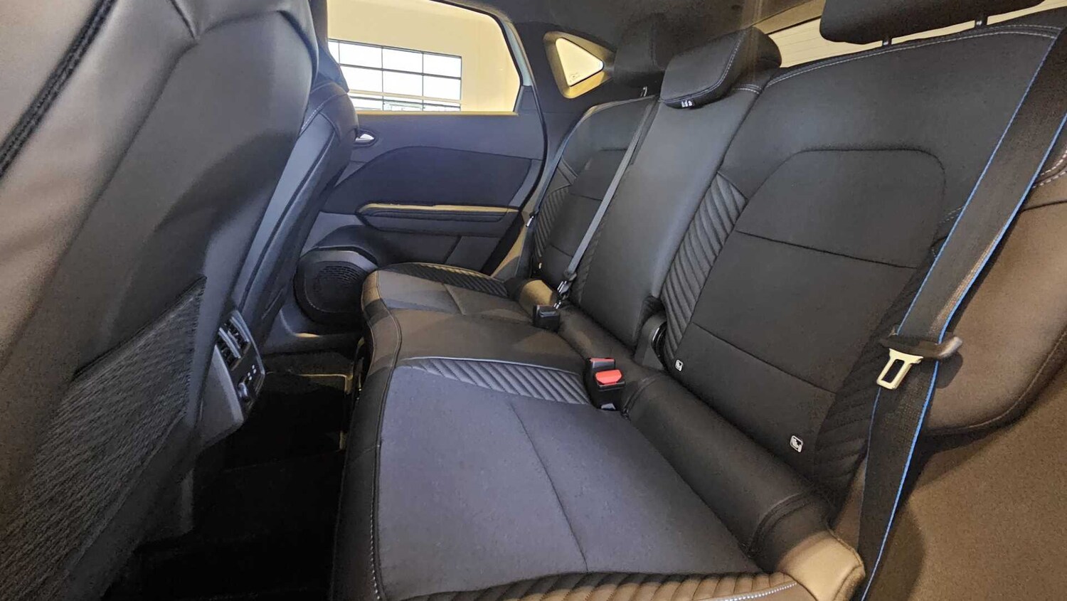 Used Renault Captur for sale - 77972859: Photo 11