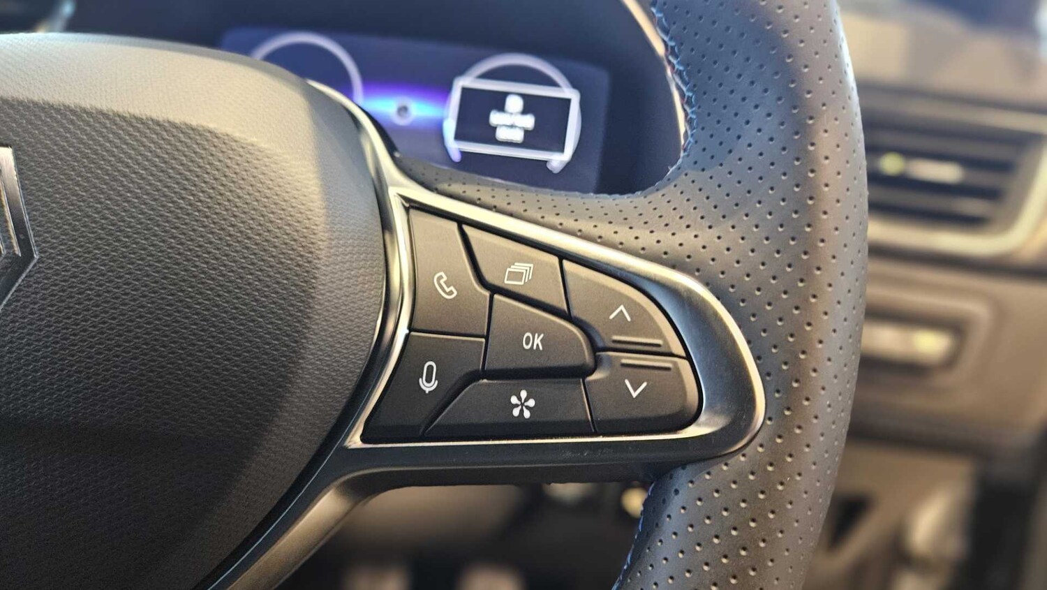 Used Renault Captur for sale - 77972859: Photo 17