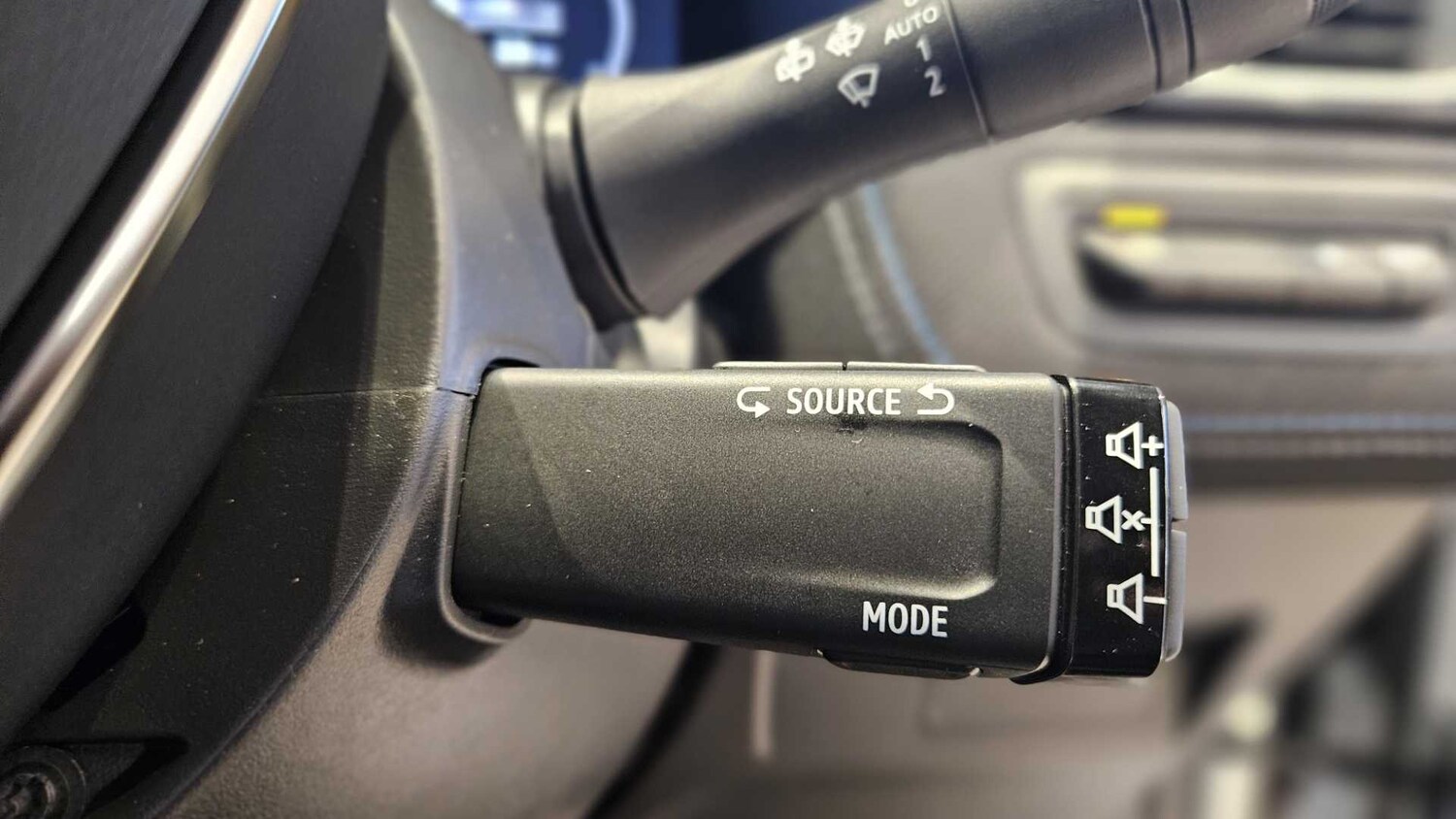 Used Renault Captur for sale - 77972859: Photo 18