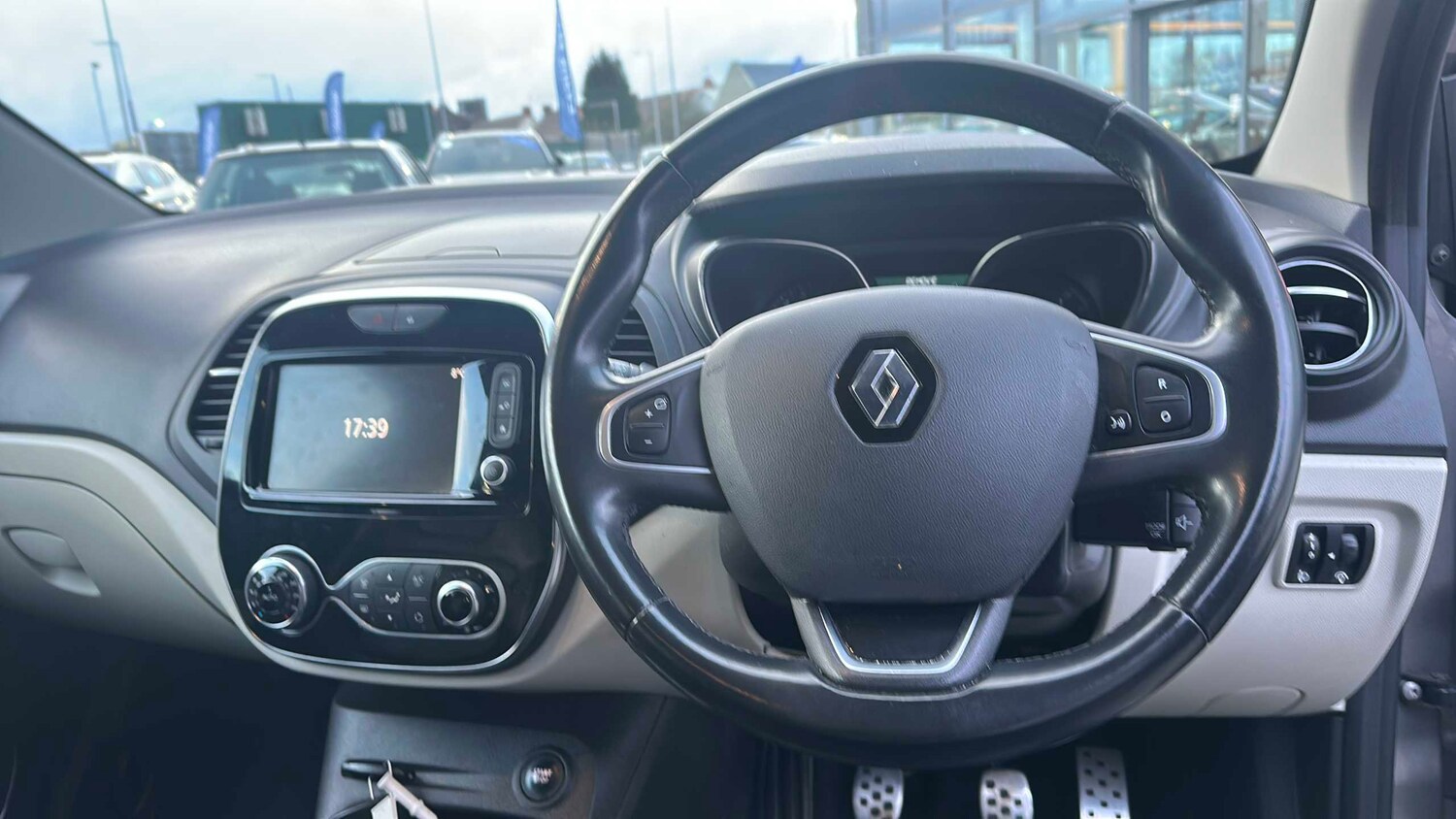 Used Renault Captur for sale - 77860724: Photo 12