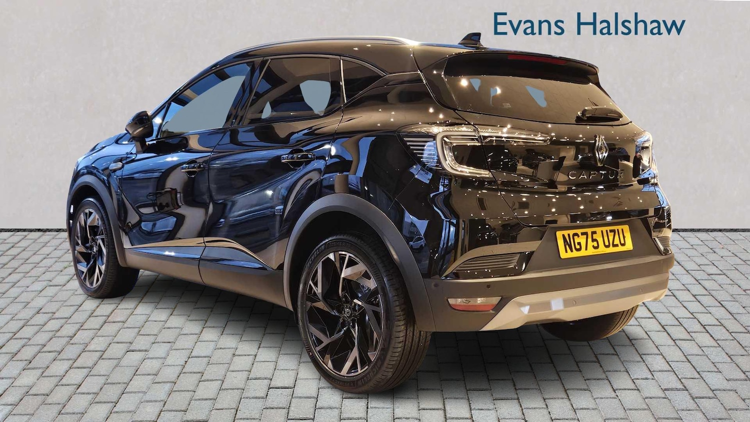 Used Renault Captur for sale - 77861898: Photo 2