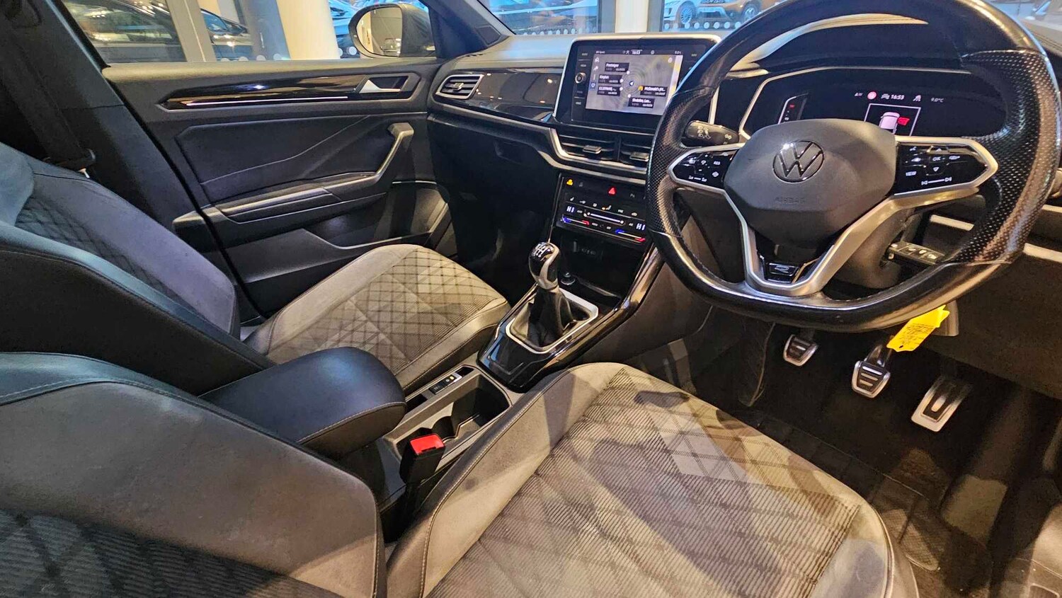 Used Volkswagen T-Roc 2023 for sale - 77857820: Photo 11