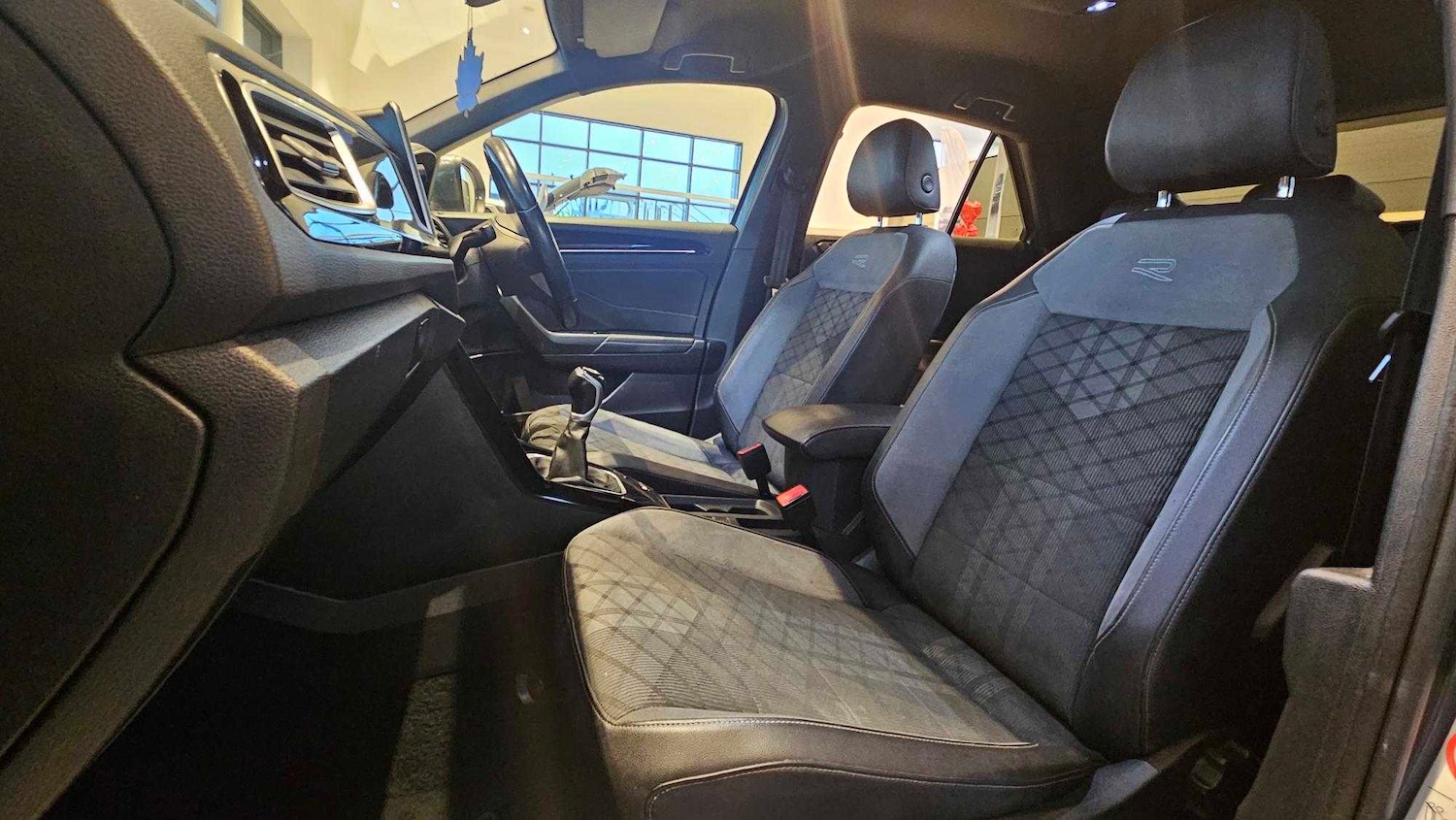 Used Volkswagen T-Roc 2023 for sale - 77857820: Photo 8