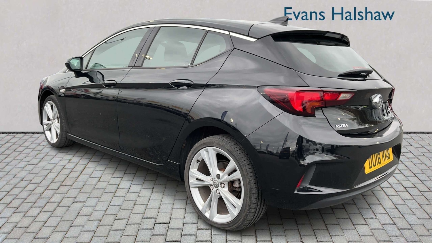 Used Vauxhall Astra 2018 for sale - 77856824: Photo 2