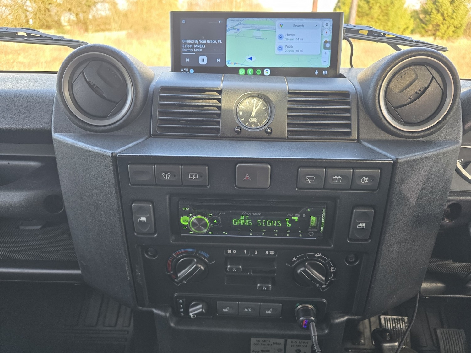 Used Land Rover Defender 2014 for sale - 77264470: Photo 23