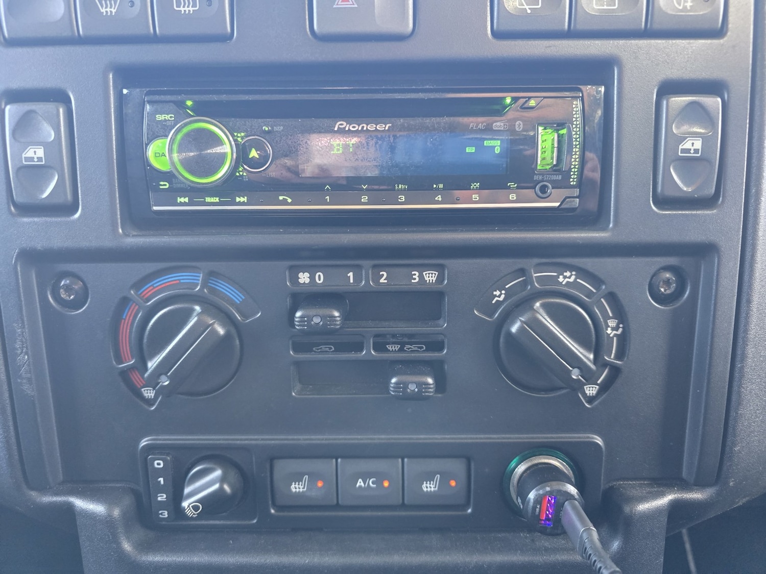 Used Land Rover Defender 2014 for sale - 77264470: Photo 26