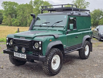 Land Rover - Defender 90