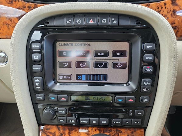 Used Jaguar XJ 2008 for sale - 75767187: Photo 29