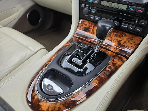Used Jaguar XJ 2008 for sale - 75767187: Photo 32