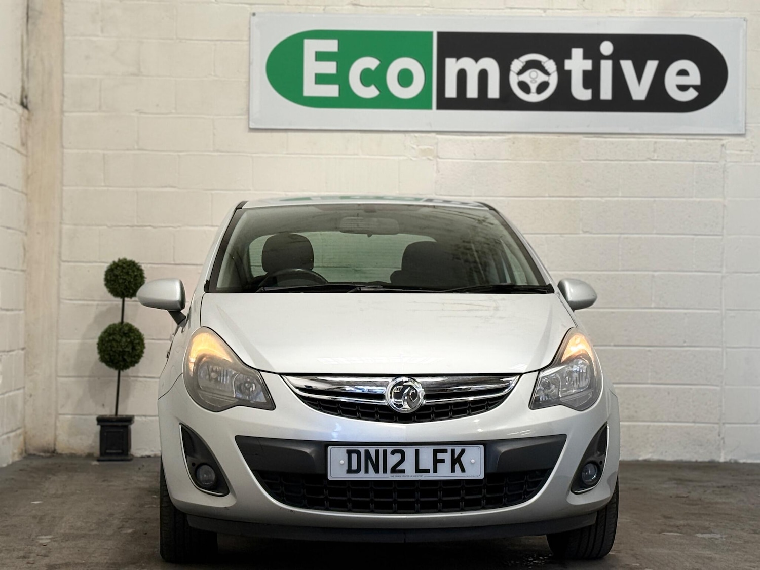 Used Vauxhall Corsa 2012 for sale - 77101946: Photo 2