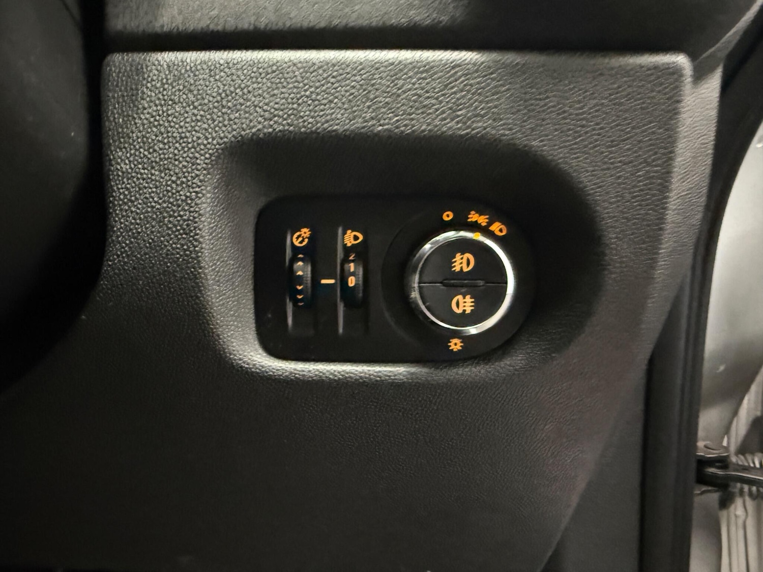 Used Vauxhall Corsa 2012 for sale - 77101946: Photo 24