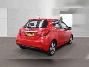 Used Toyota Yaris 2015 for sale - 79801993: Photo