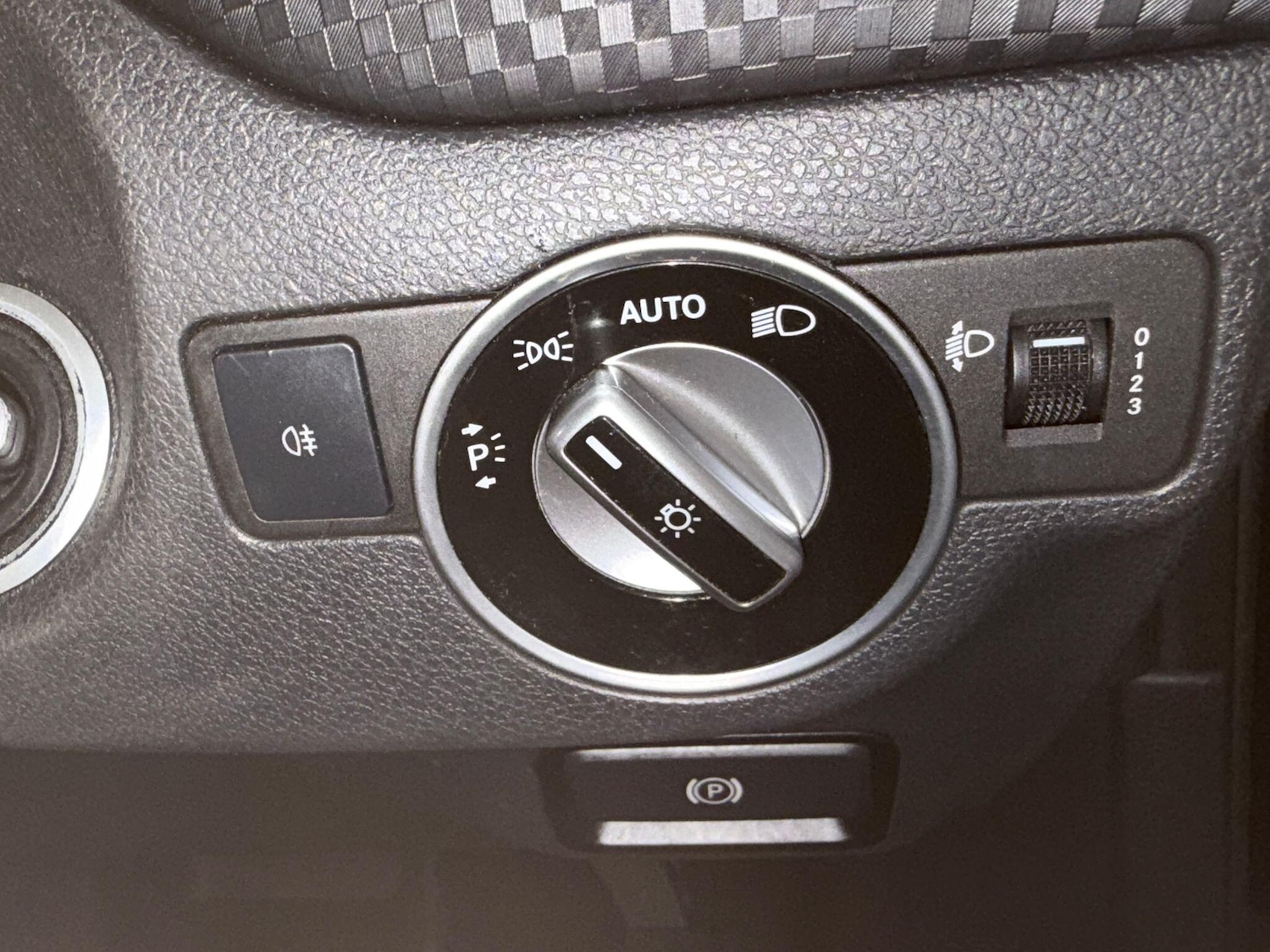 Used Mercedes-Benz A-Class 2016 for sale - 76988553: Photo 28