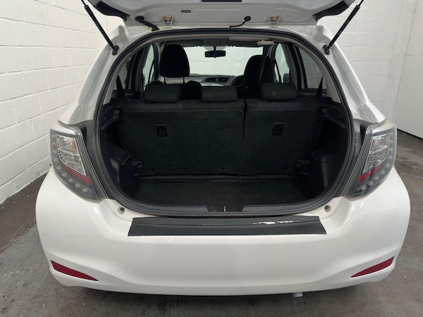 Used Toyota Yaris 2014 for sale - 75291854: Photo 37