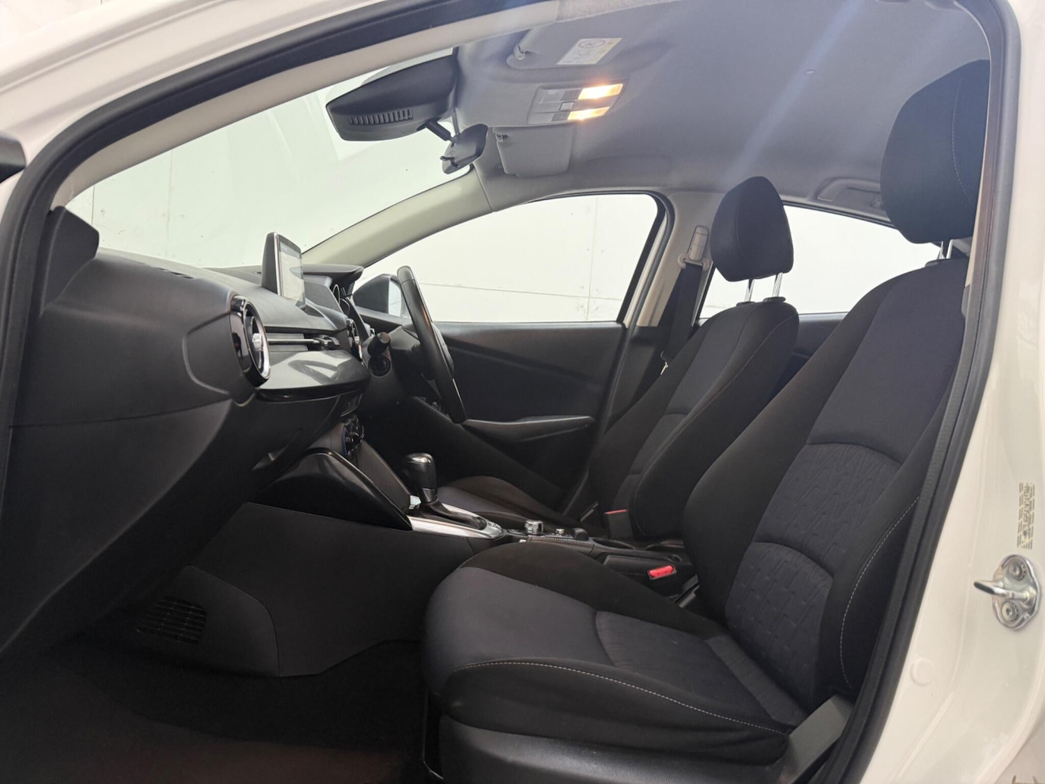 Used Mazda Mazda2 2015 for sale - 76633590: Photo 32