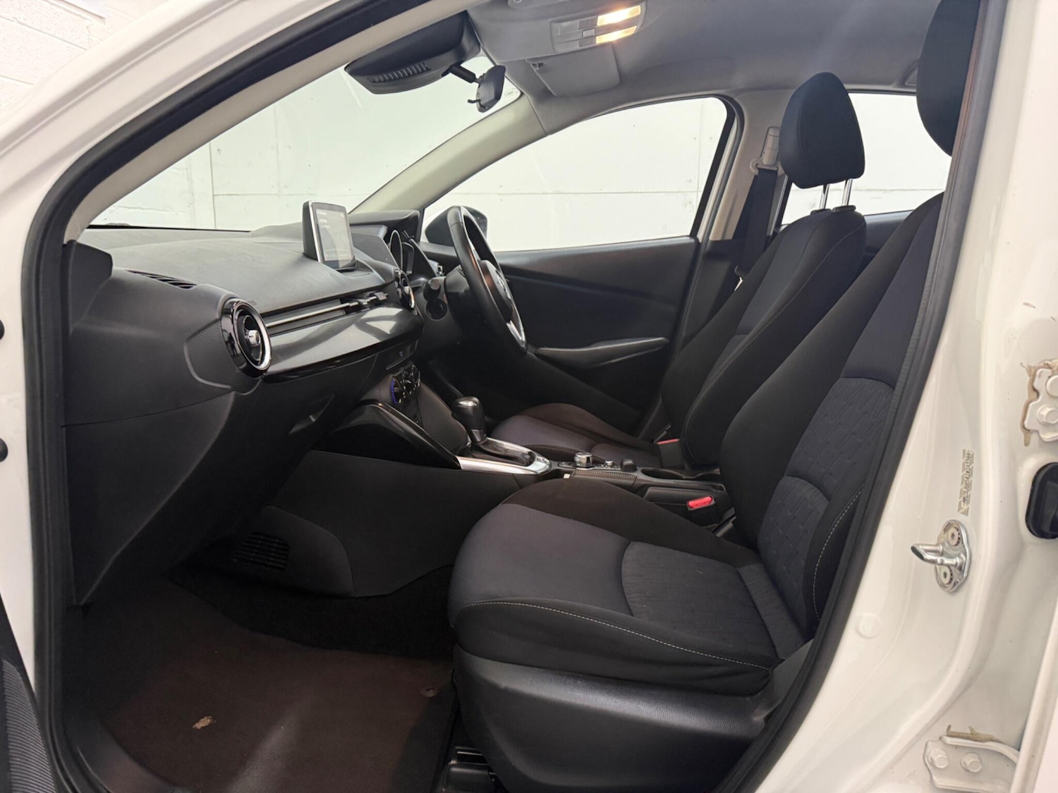 Used Mazda Mazda2 2015 for sale - 76633590: Photo 35