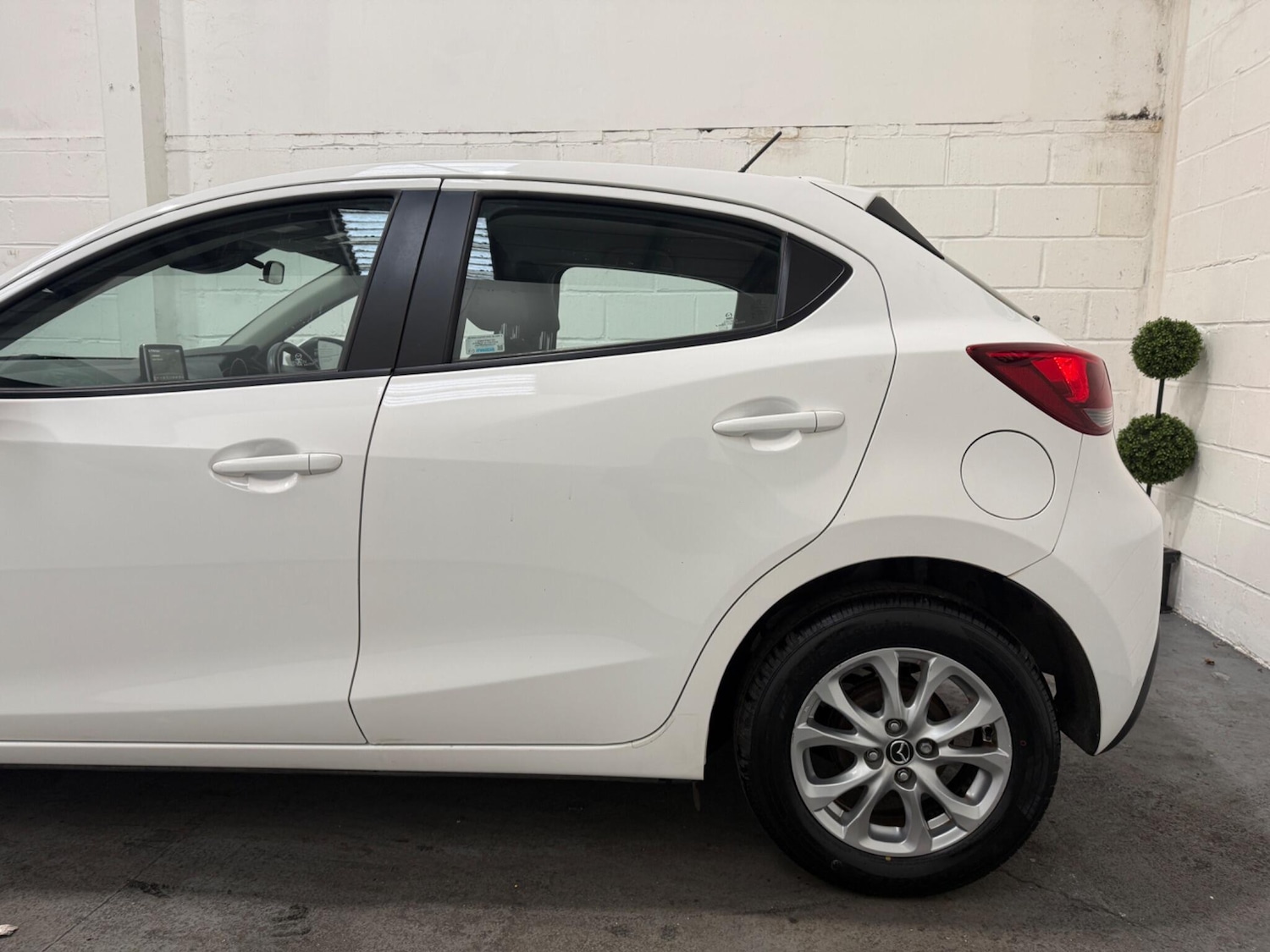 Used Mazda Mazda2 2015 for sale - 76633590: Photo 8