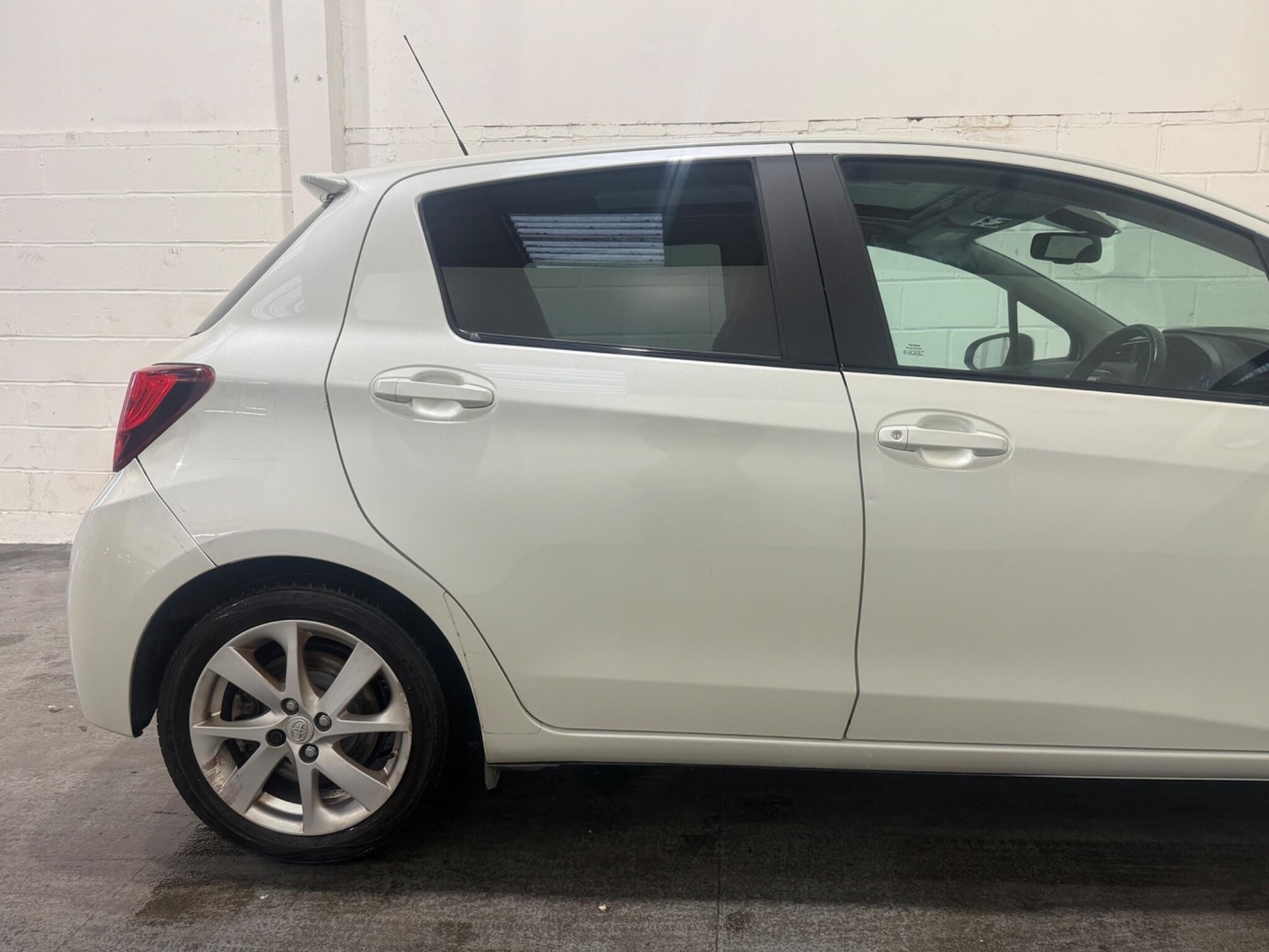 Used Toyota Yaris 2015 for sale - 76759302: Photo 12