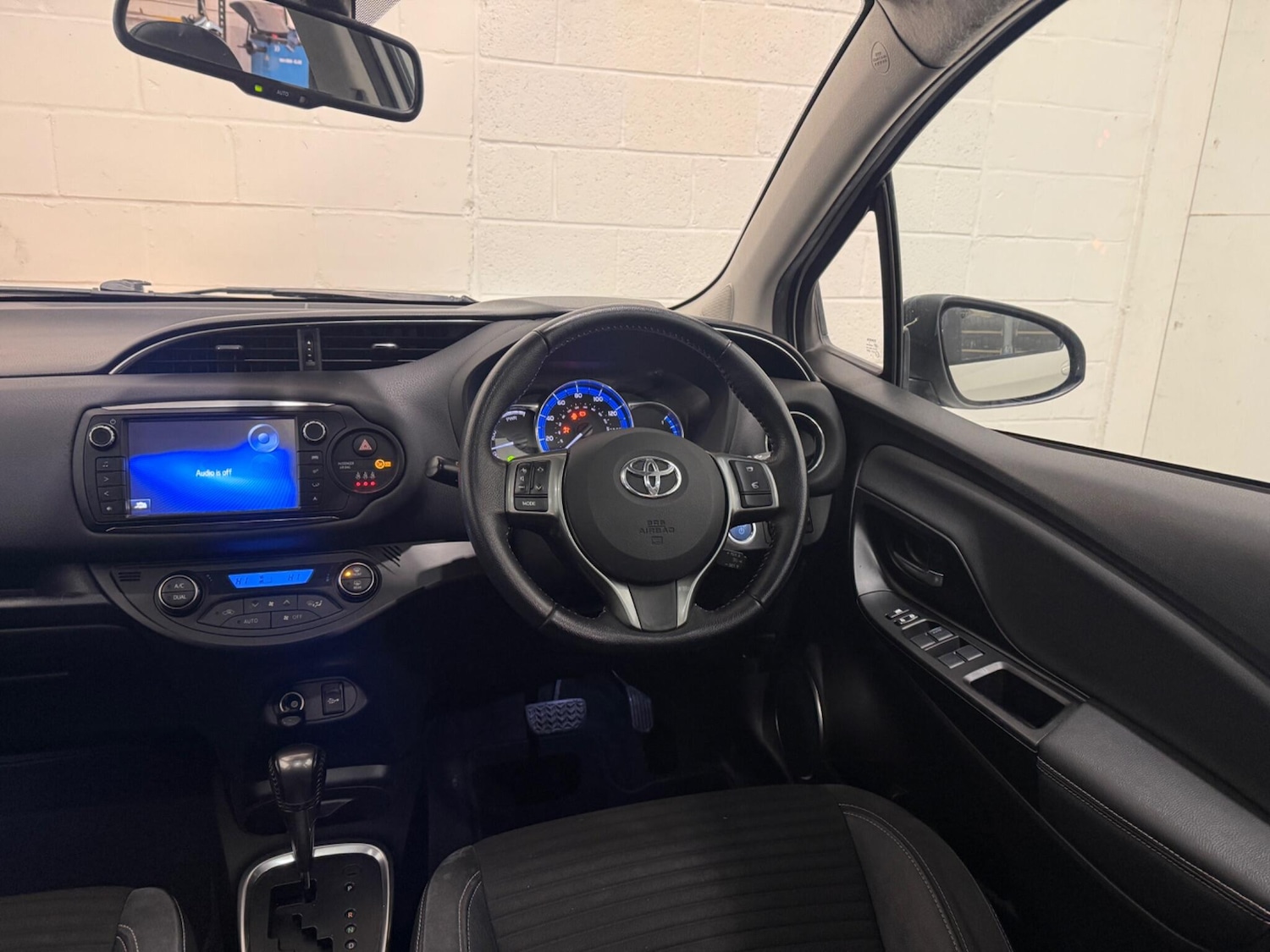 Used Toyota Yaris 2015 for sale - 76759302: Photo 15