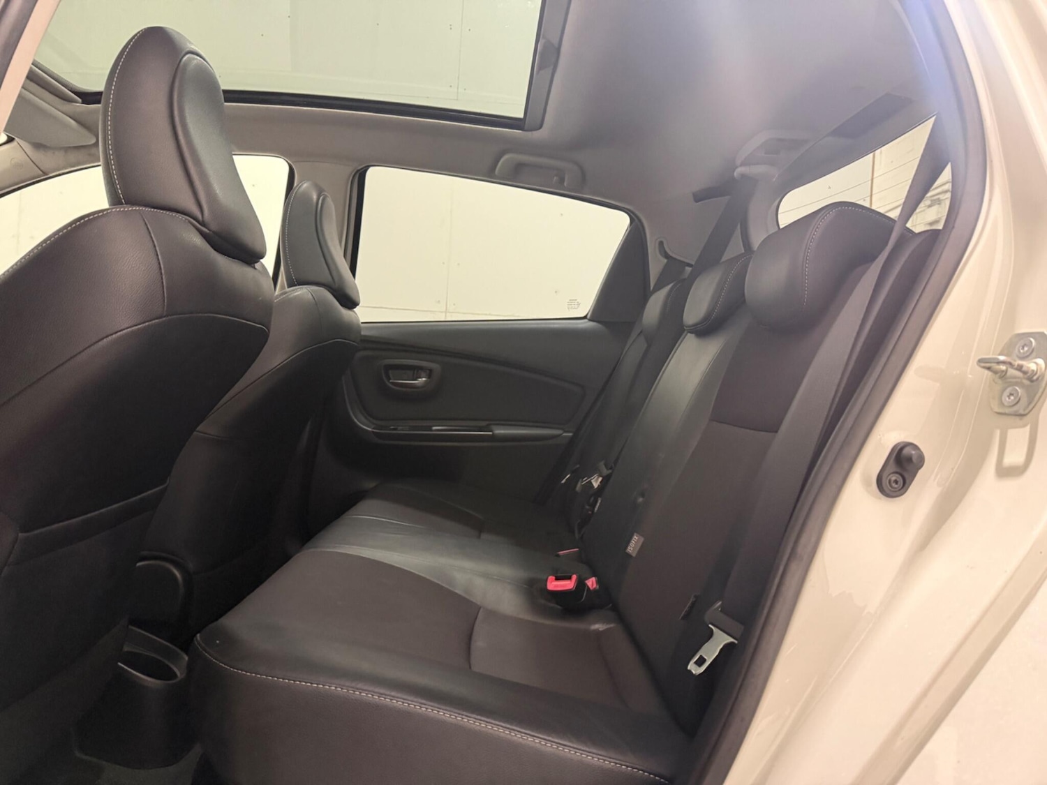 Used Toyota Yaris 2015 for sale - 76759302: Photo 23