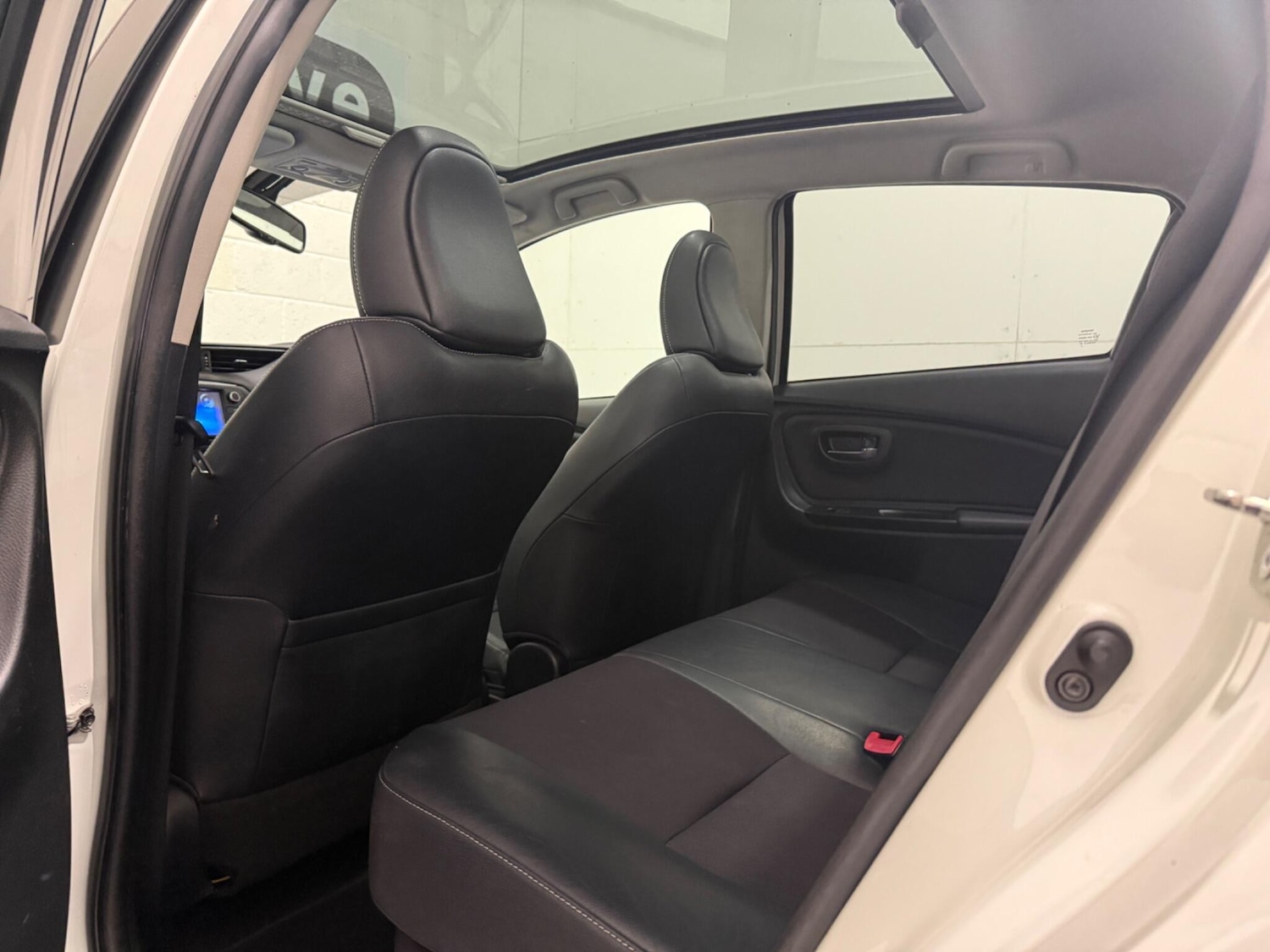 Used Toyota Yaris 2015 for sale - 76759302: Photo 24