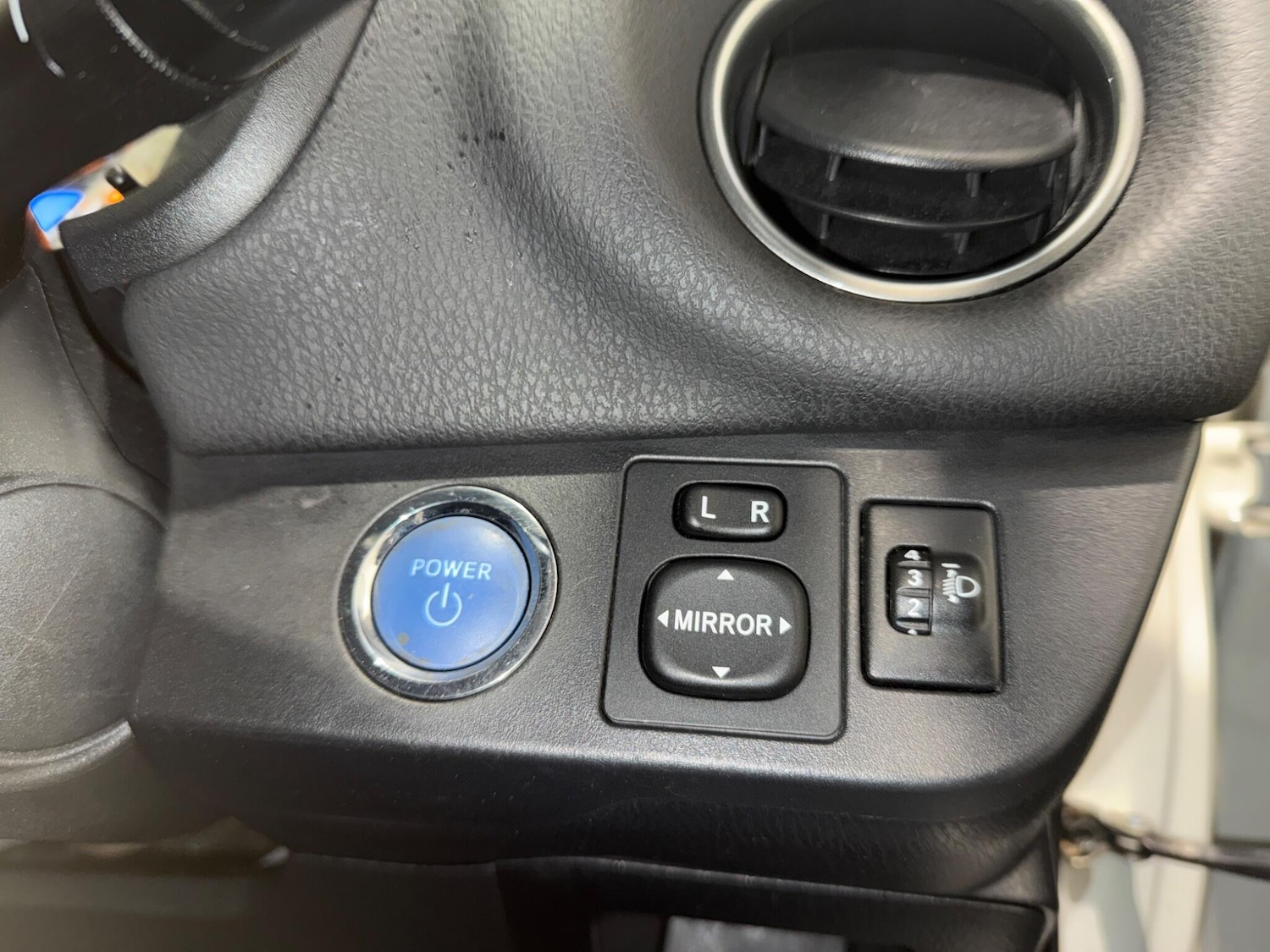 Used Toyota Yaris 2015 for sale - 76759302: Photo 29