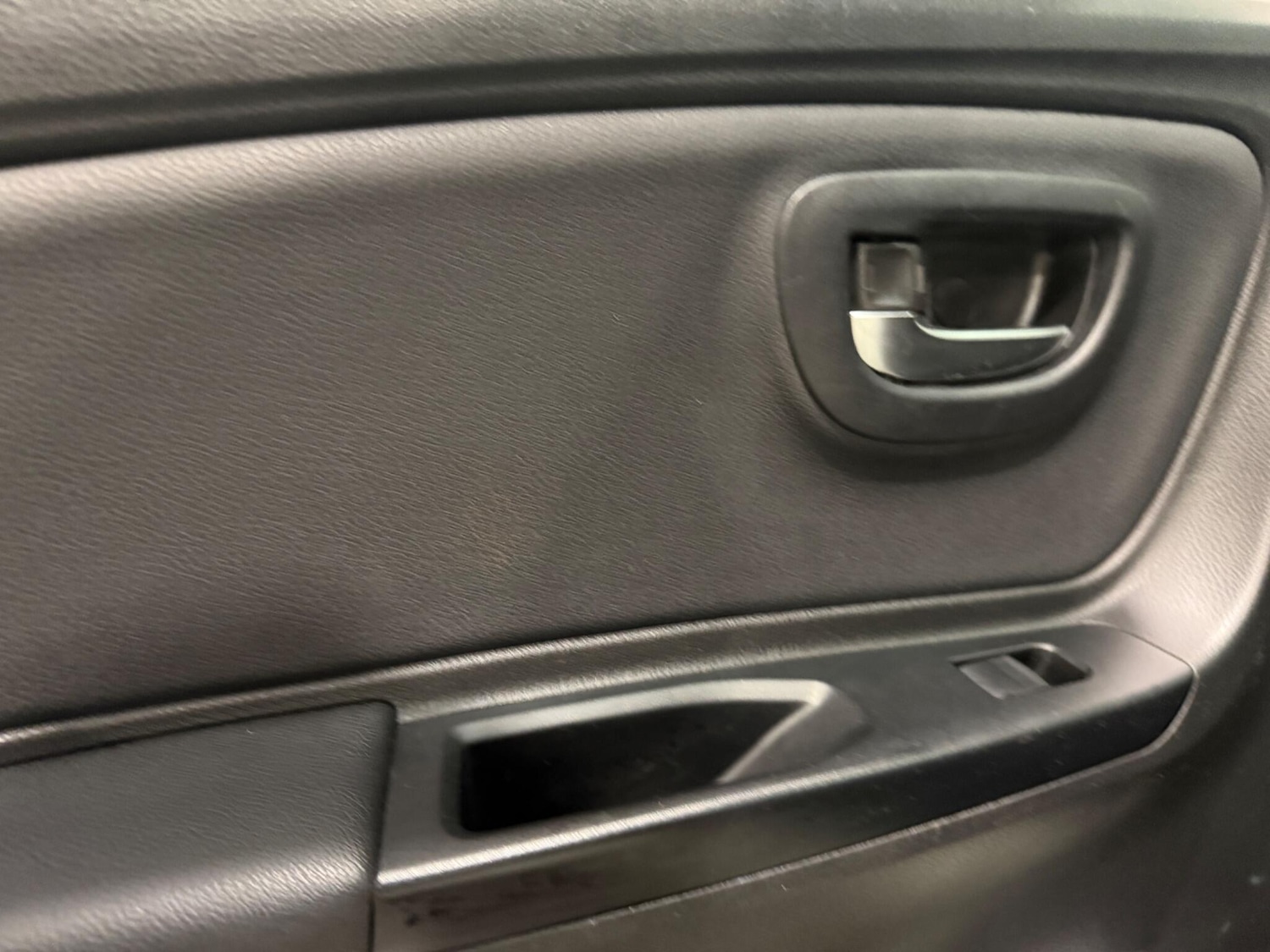 Used Toyota Yaris 2015 for sale - 76759302: Photo 31