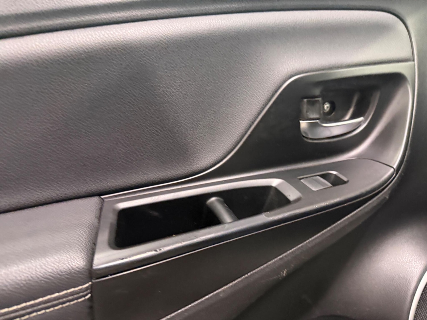 Used Toyota Yaris 2015 for sale - 76759302: Photo 32