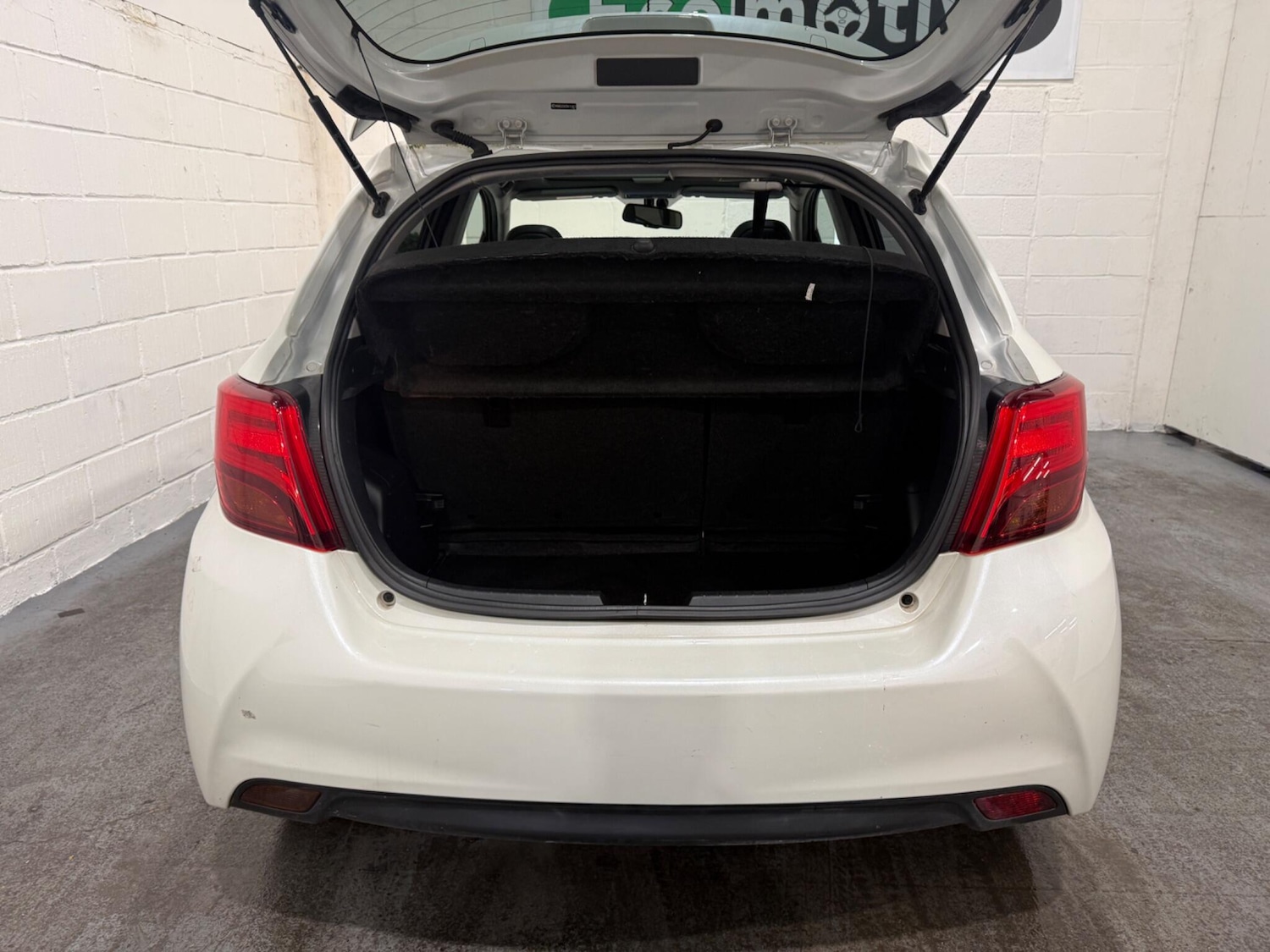 Used Toyota Yaris 2015 for sale - 76759302: Photo 34