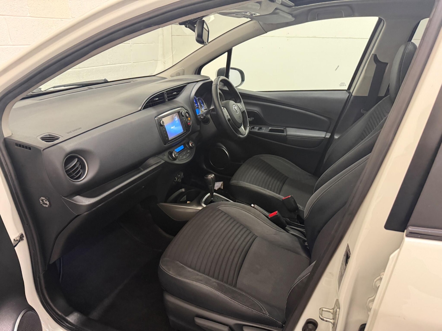 Used Toyota Yaris 2015 for sale - 76759302: Photo 37