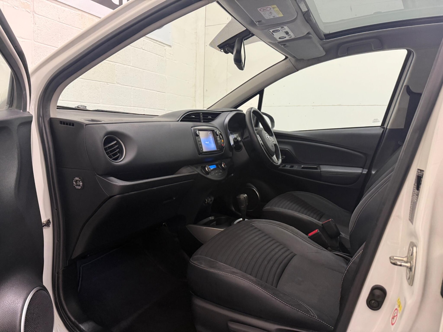 Used Toyota Yaris 2015 for sale - 76759302: Photo 47