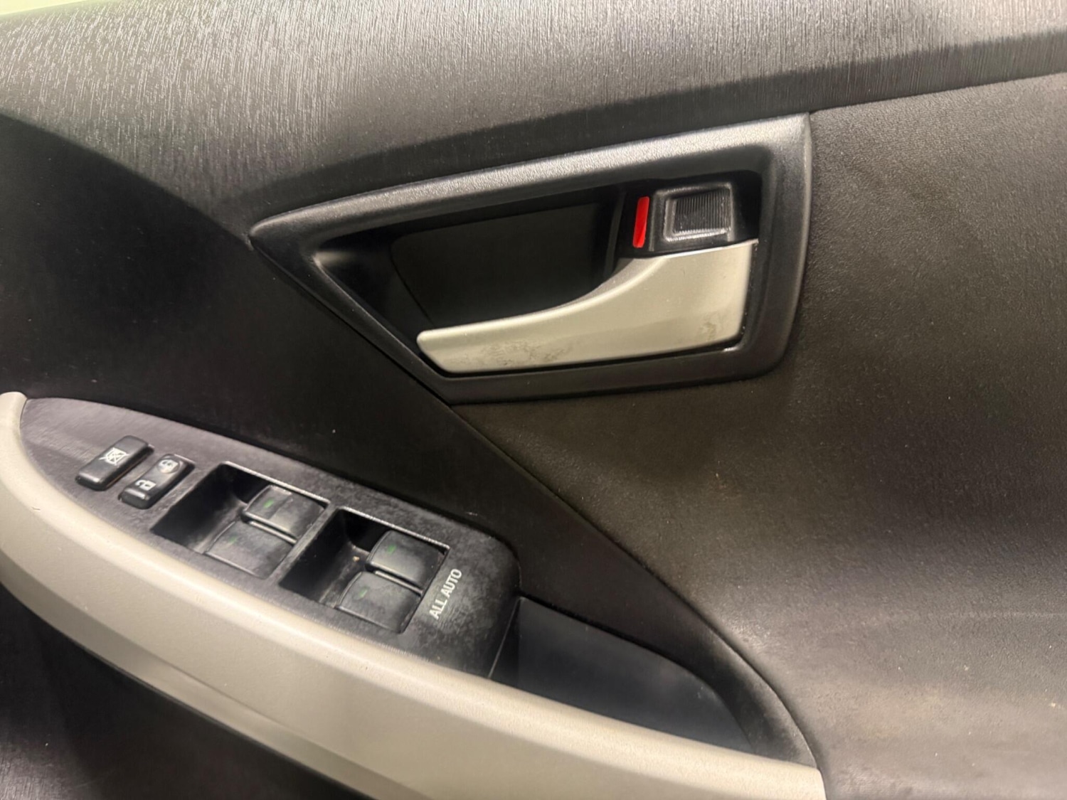 Used Toyota Prius 2013 for sale - 76743488: Photo 28