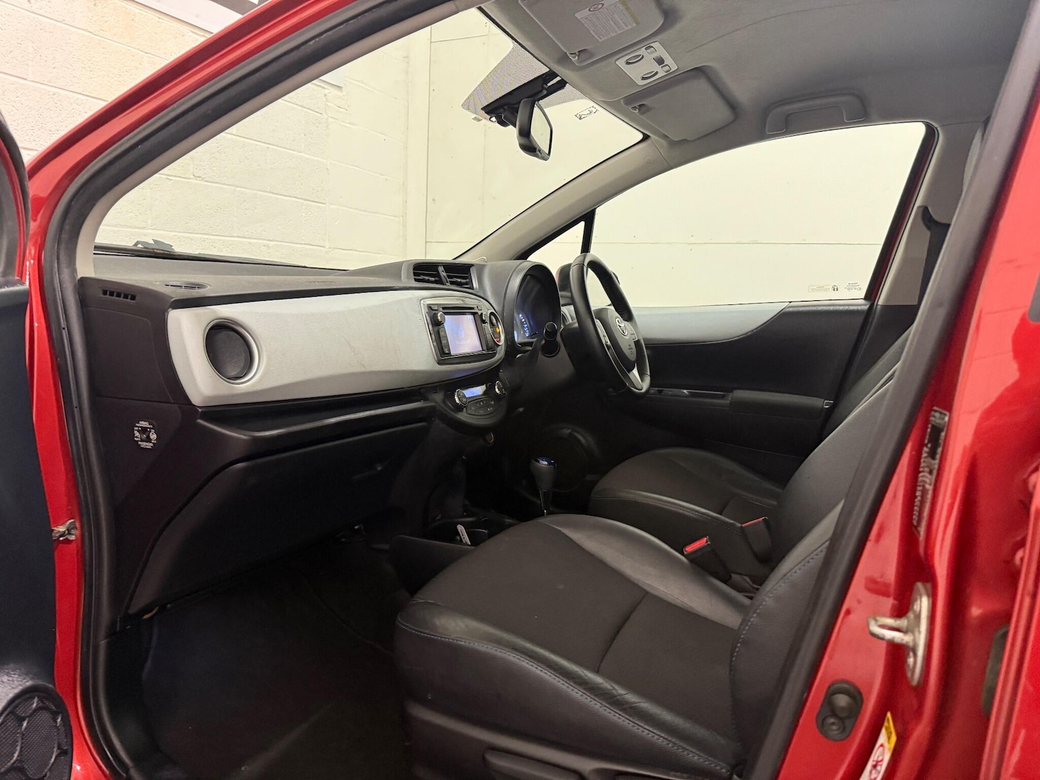 Used Toyota Yaris 2012 for sale - 76899458: Photo 44