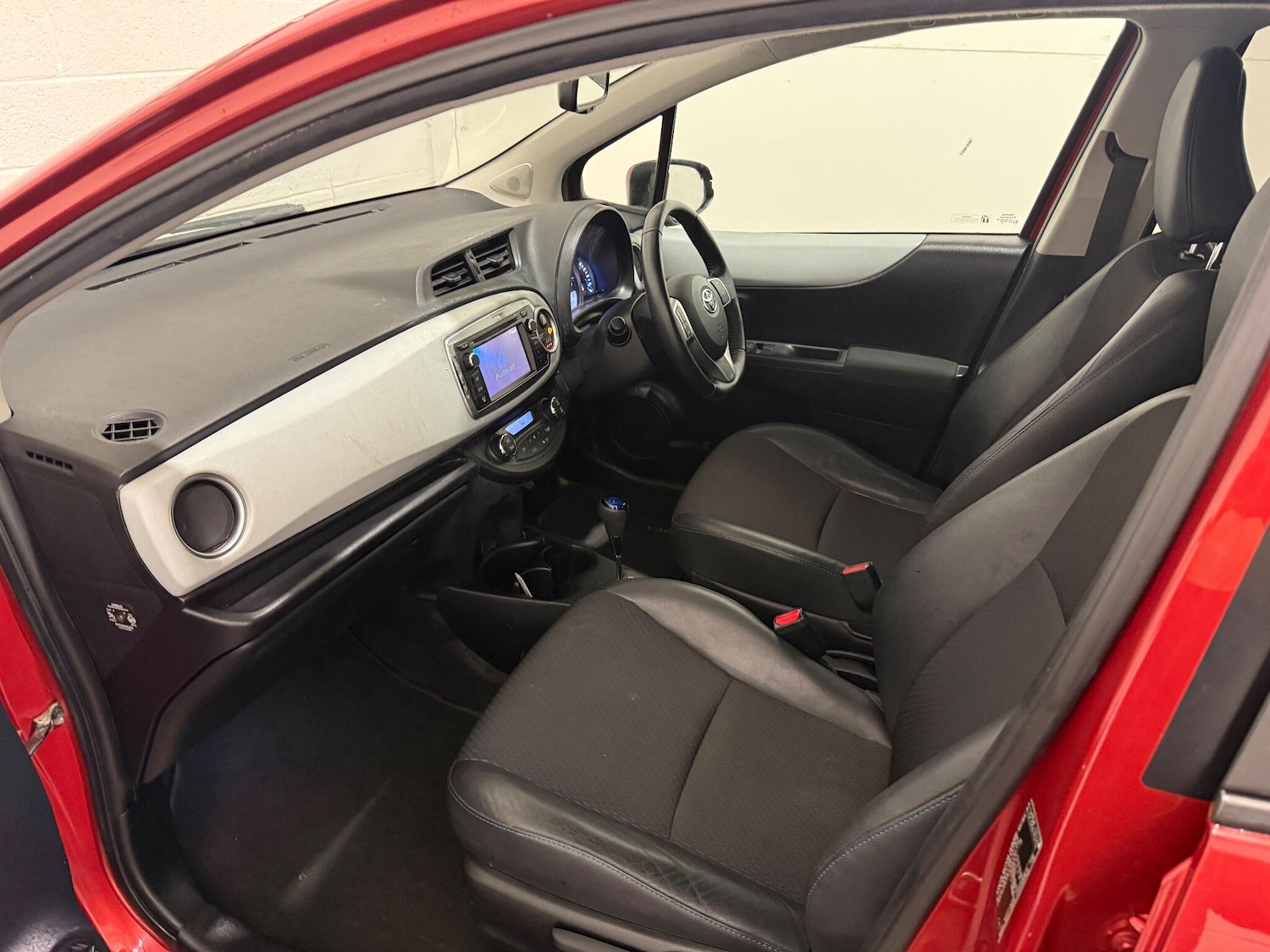 Used Toyota Yaris 2012 for sale - 76899458: Photo 46