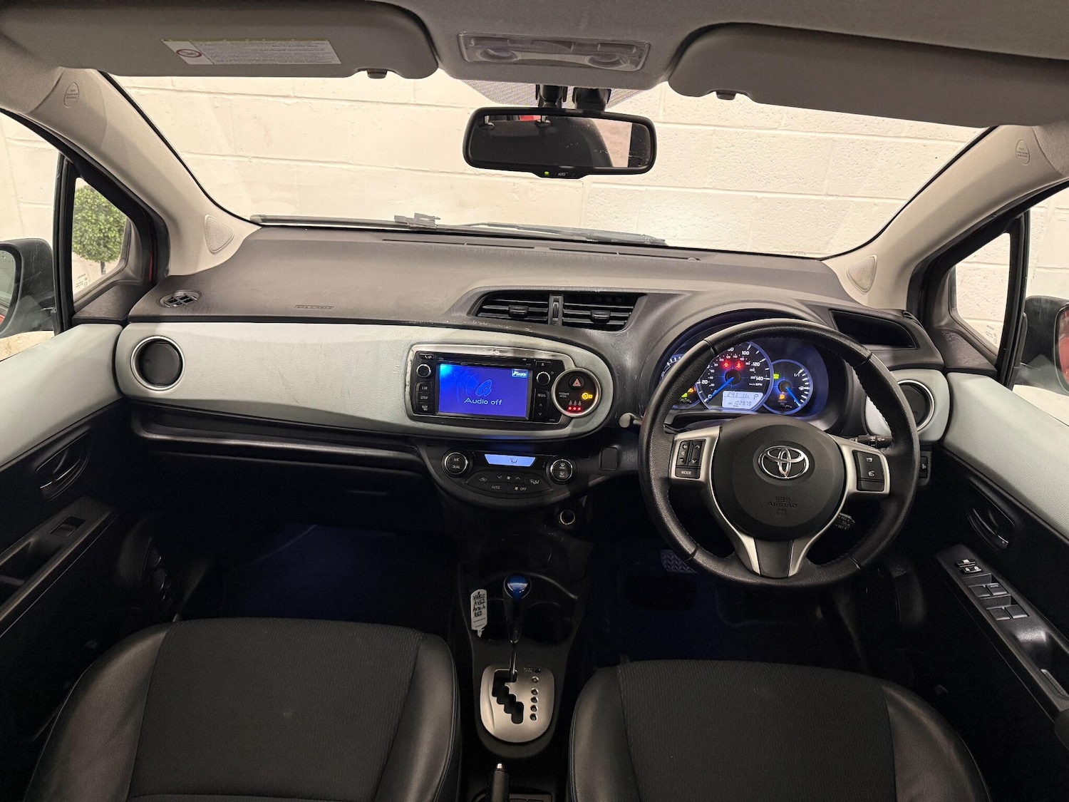 Used Toyota Yaris 2012 for sale - 76527969: Photo 33