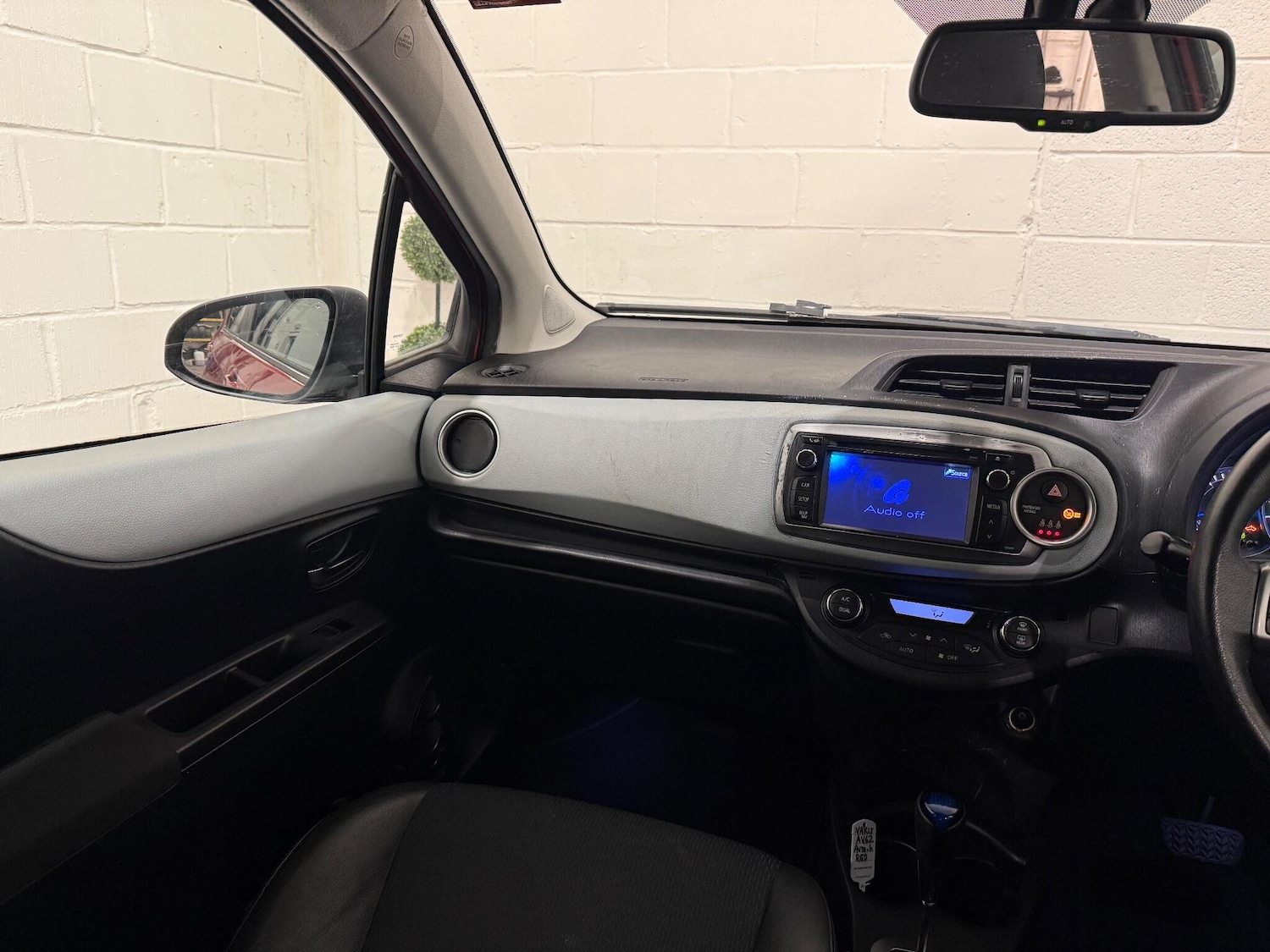 Used Toyota Yaris 2012 for sale - 76527969: Photo 37