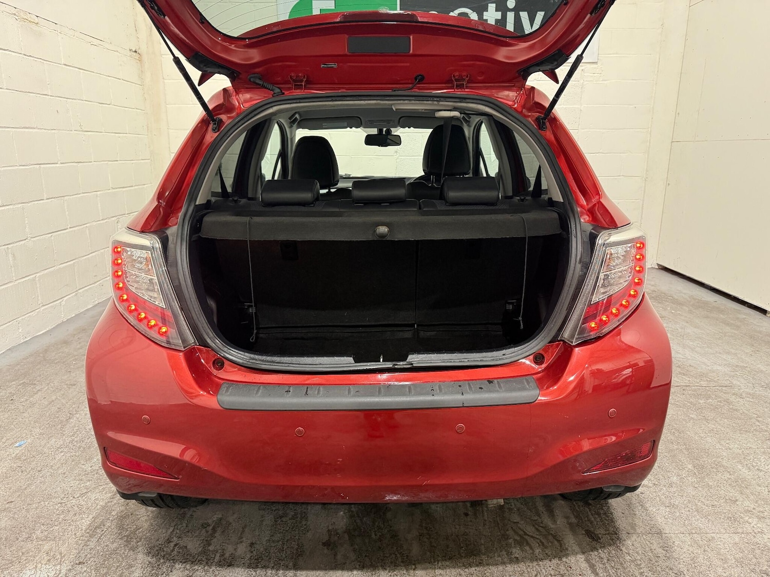 Used Toyota Yaris 2012 for sale - 76527969: Photo 45