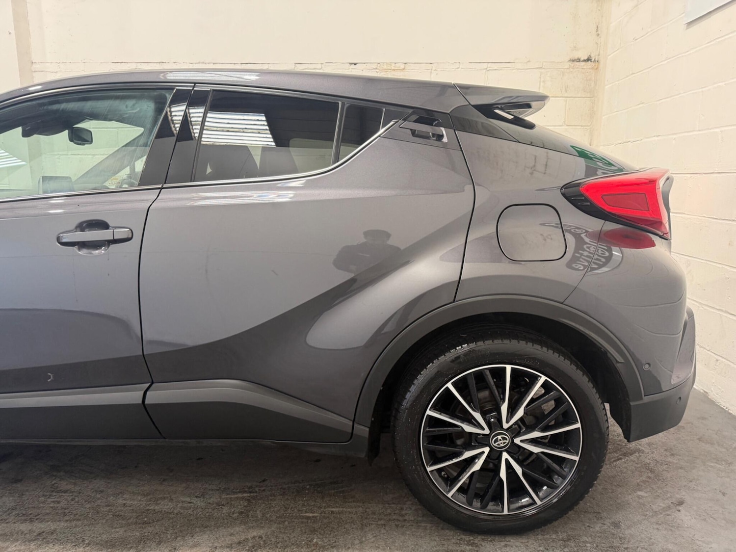 Used Toyota C-HR 2017 for sale - 77084371: Photo 43
