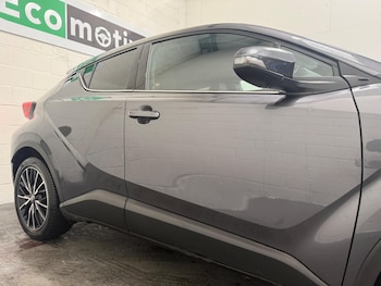 Used Toyota C-HR 2017 for sale - 77084371: Photo