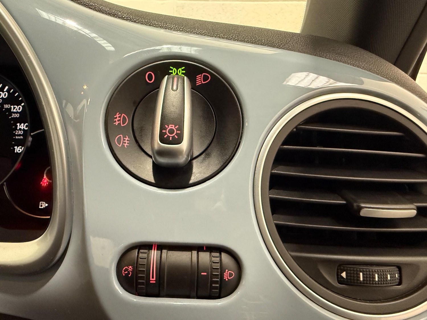 Used Volkswagen Beetle 2012 for sale - 76399055: Photo 23