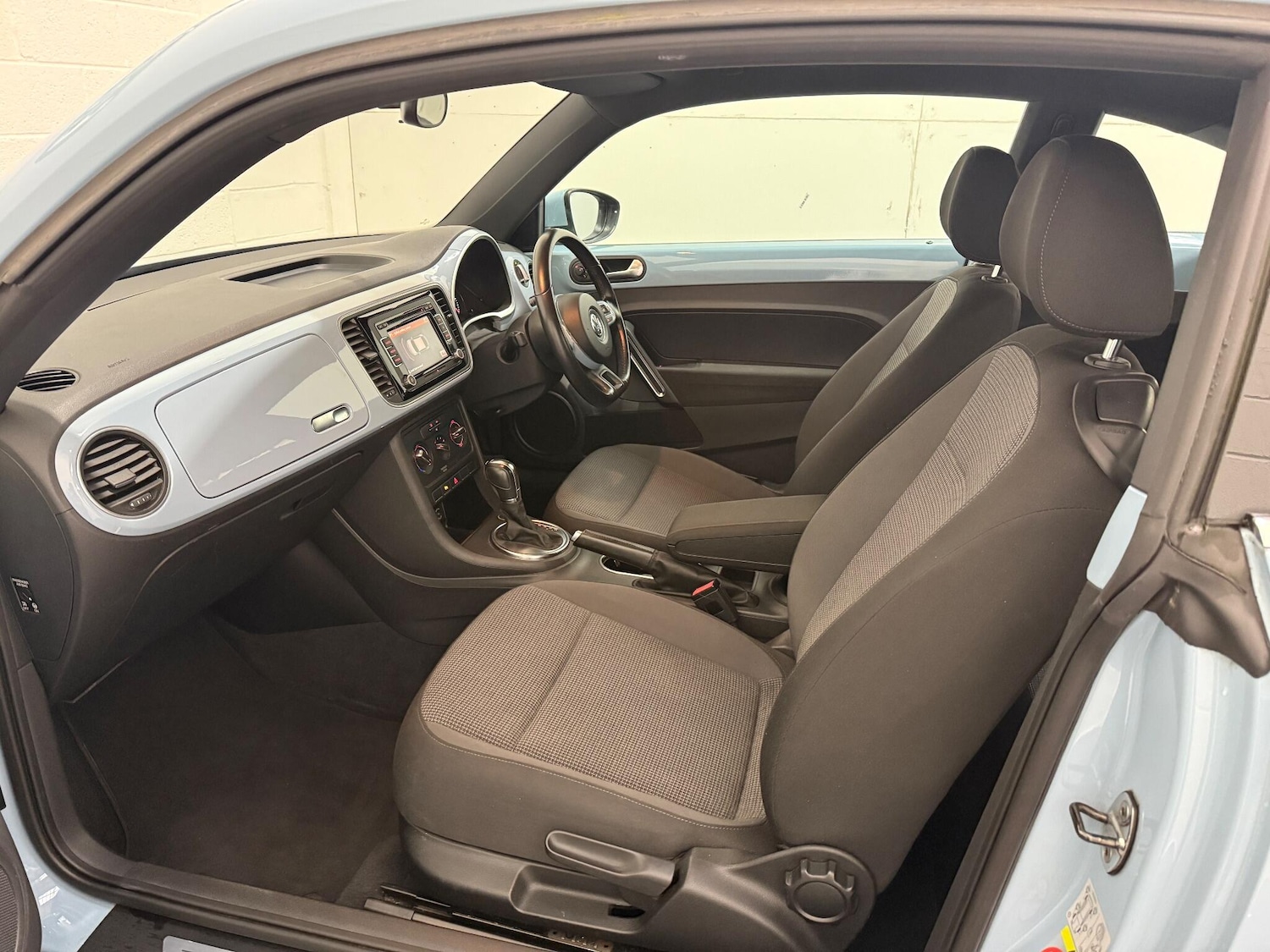 Used Volkswagen Beetle 2012 for sale - 76399055: Photo 32