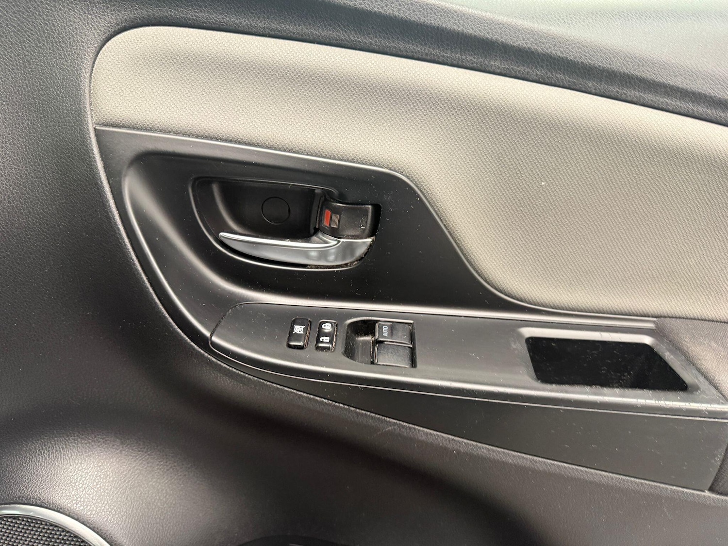 Used Toyota Yaris for sale - 76572086: Photo 27