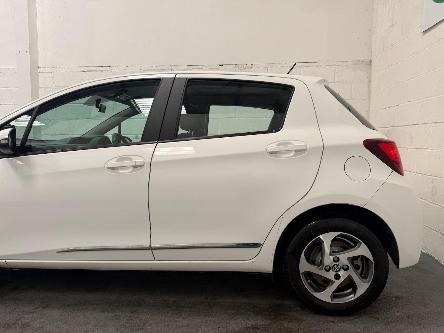 Used Toyota Yaris for sale - 76572086: Photo 9