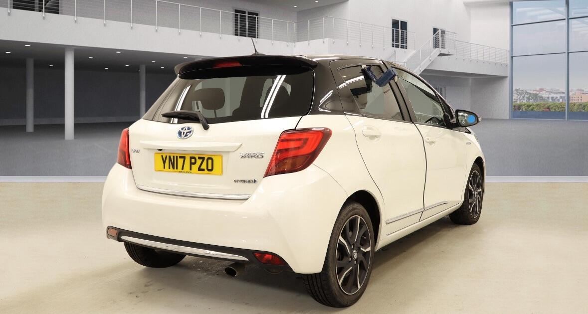 Used Toyota Yaris 2017 for sale - 77939829: Photo 2