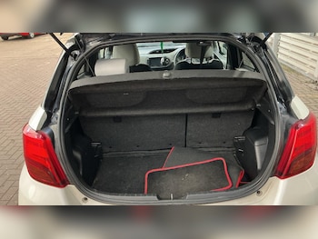 Used Toyota Yaris 2017 for sale - 77939829: Photo