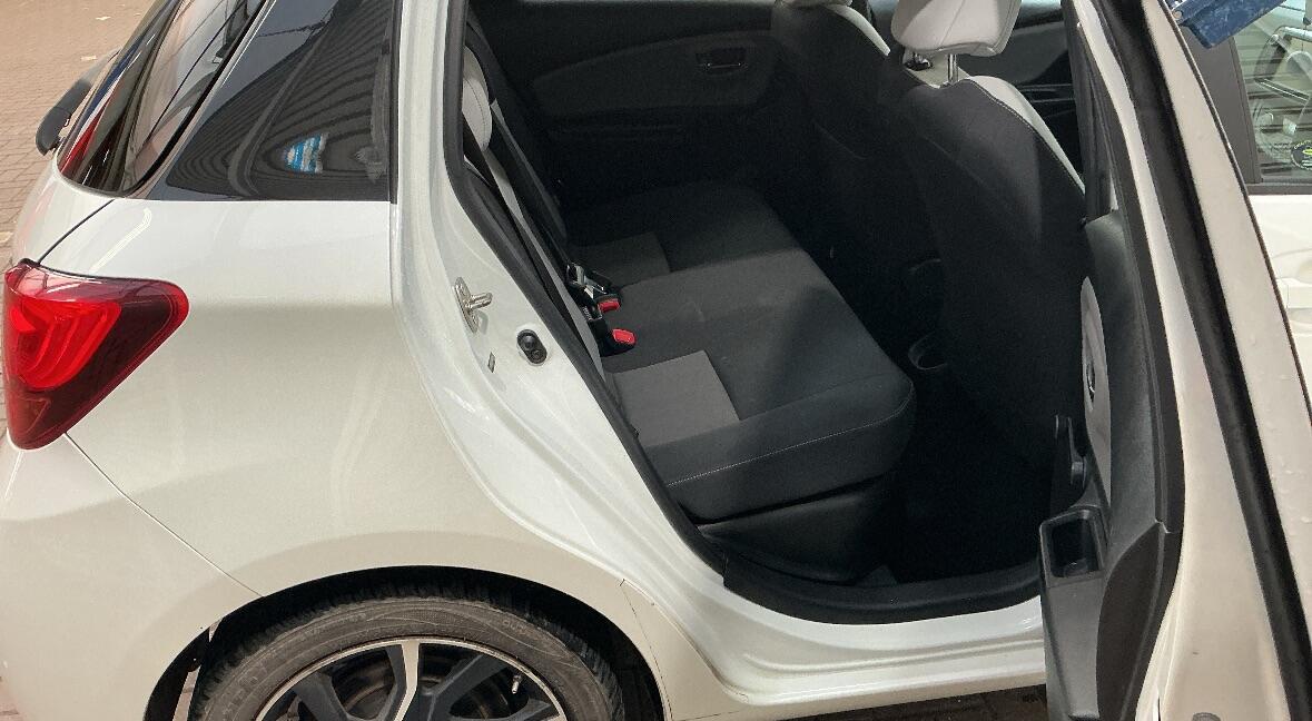 Used Toyota Yaris 2017 for sale - 77939829: Photo 5